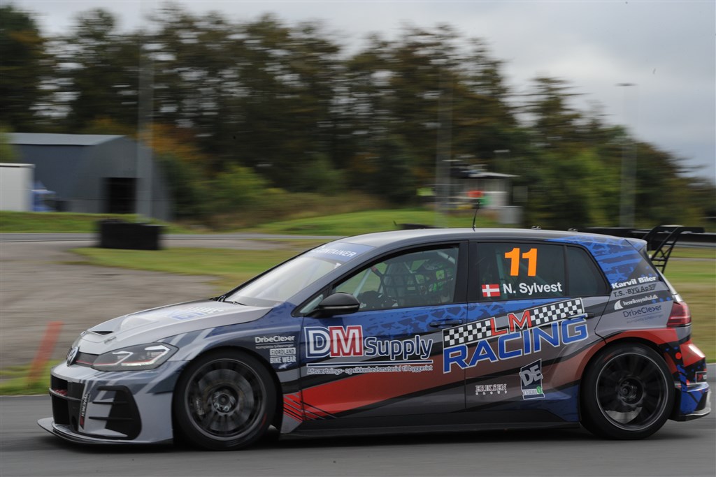 Nicolai Sylvest i en af Ring Djurslands mange kurver.